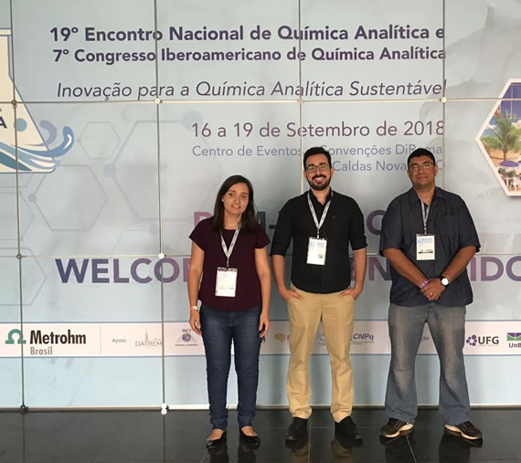 Professores expuseram trabalhos realizados com técnico-administrativos, discentes e egressos imagem sem descrição.