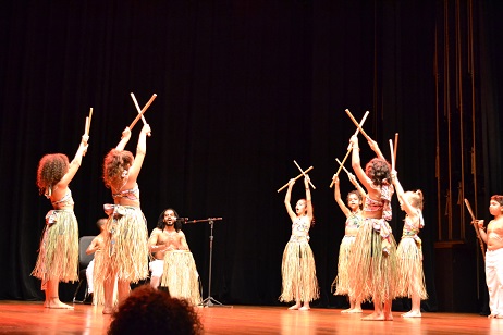 Apresentação cultural das crianças do Espaço Vila Esperança Apresentação cultural das crianças do Espaço Vila Esperança