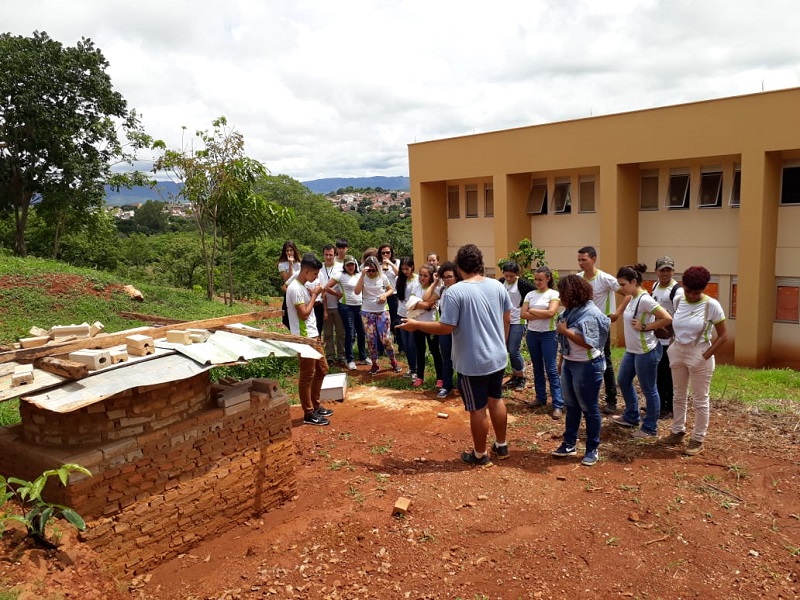 A visita foi guiada pelo tecnólogo Carlos de Melo