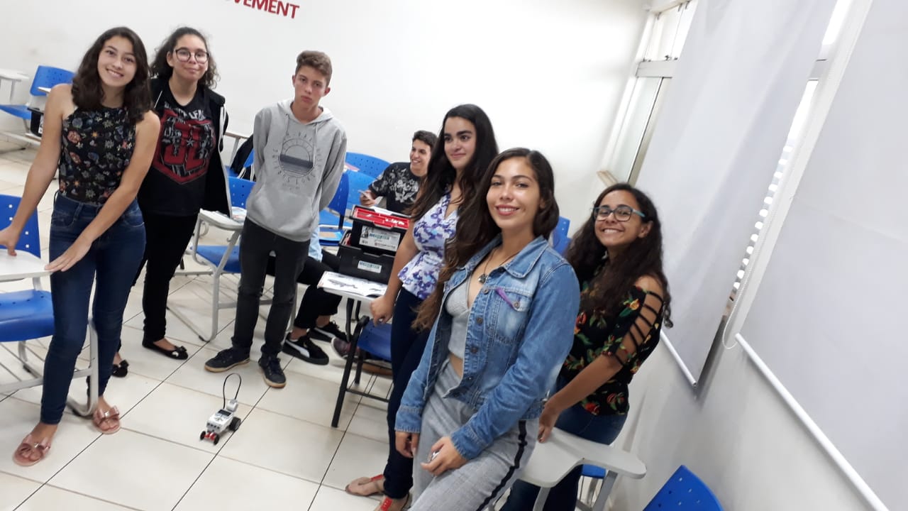 Participantes da oficina “Potencialidades do uso da robótica na educação”