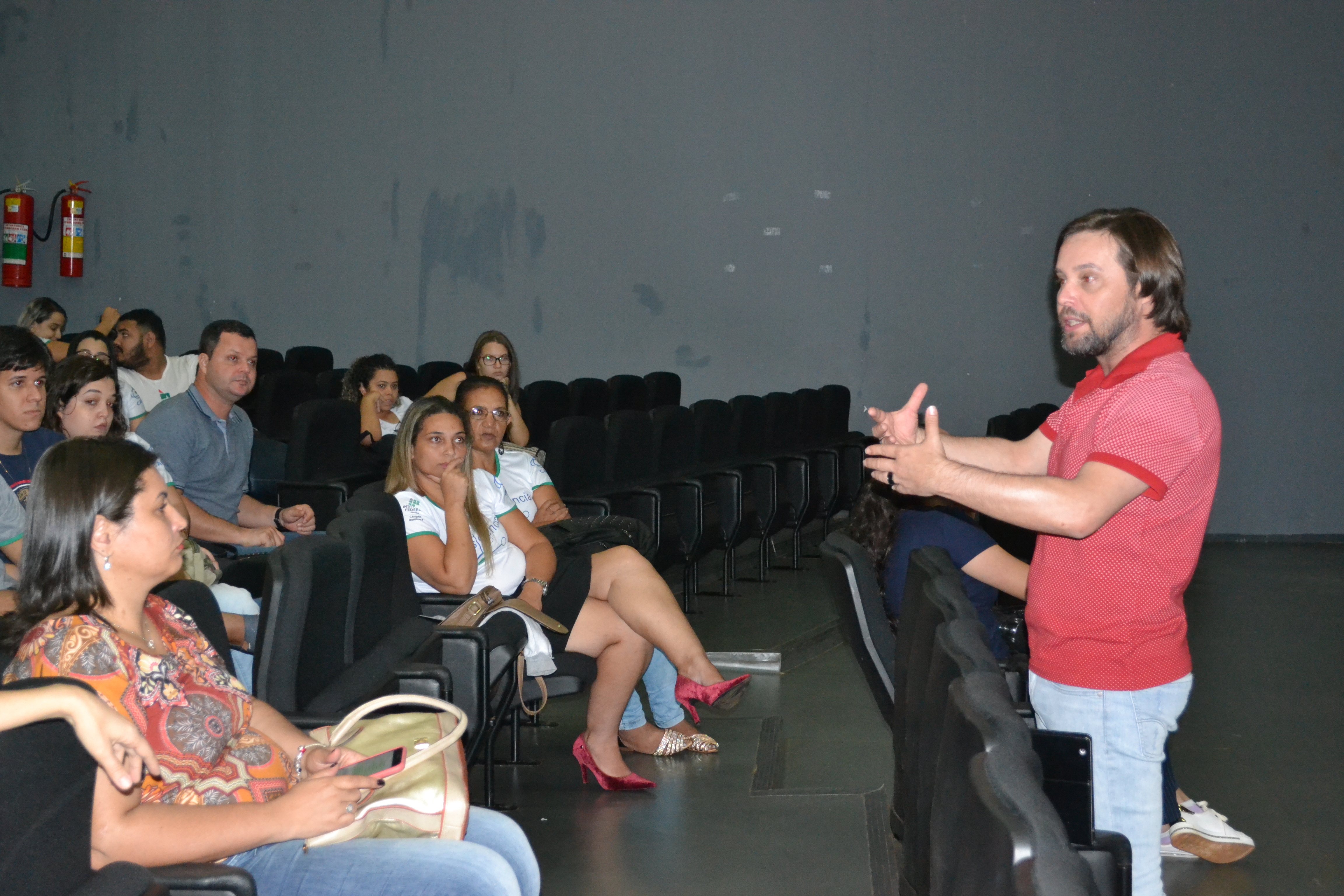 Coordenador institucional do PRP no IFG, Cleberson Arruda, durante seminário local