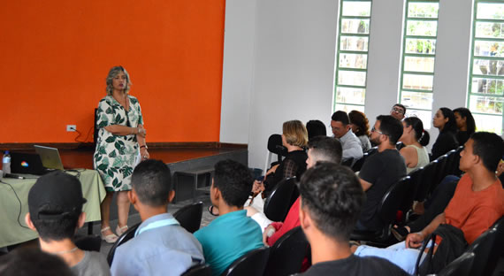 Pro-Reitora participou das boas-vindas aos estudantes da primeira turma de Engenharia de Produção Pro-Reitora participou das boas-vindas aos estudantes da primeira turma de Engenharia de Produção
