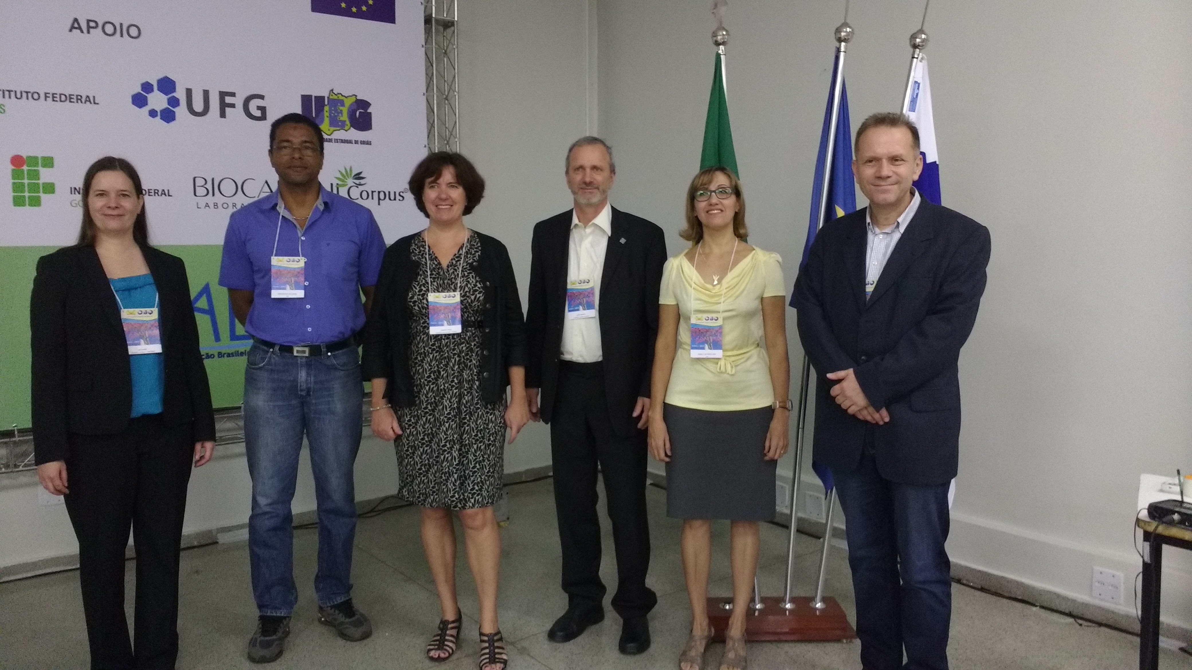 Pesquisadores do projeto No Waste, em encontro realizado em 2015, em Goiás. Na foto, da esquerda para direita: Satu Oja( Universidade de Oulu – Finlândia), Sérgio Botelho ( IFG – Câmpus Goiânia), Florence Epron ( Universidade de Poitiers – França), Ulrich ( Universidade de Ciências Aplicadas de Trier – Alemanha), Warde Zang (IFG – Câmpus Goiânia) e Joachim Zang (IFG – Goiânia).