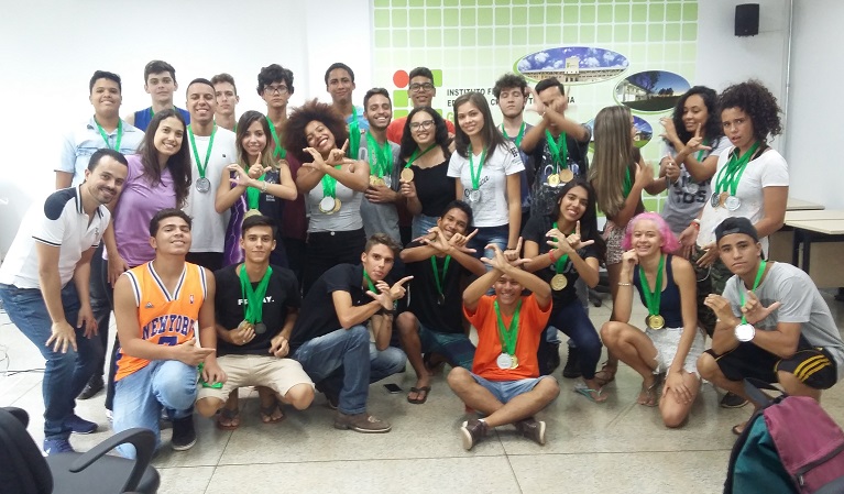 Medalhistas do IFG Aparecida de Goiânia no JIF 2018 em confraternização no câmpus Medalhistas do IFG Aparecida de Goiânia no JIF 2018 em confraternização no câmpus