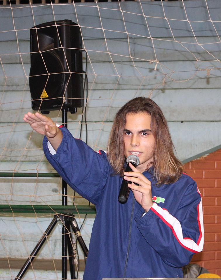 Ângelo Augusto Barbosa, aluno do Curso Técnico Integrado em Química, do Câmpus Inhumas, durante o juramento Ângelo Augusto Barbosa, aluno do Curso Técnico Integrado em Química, do Câmpus Inhumas, durante o juramento