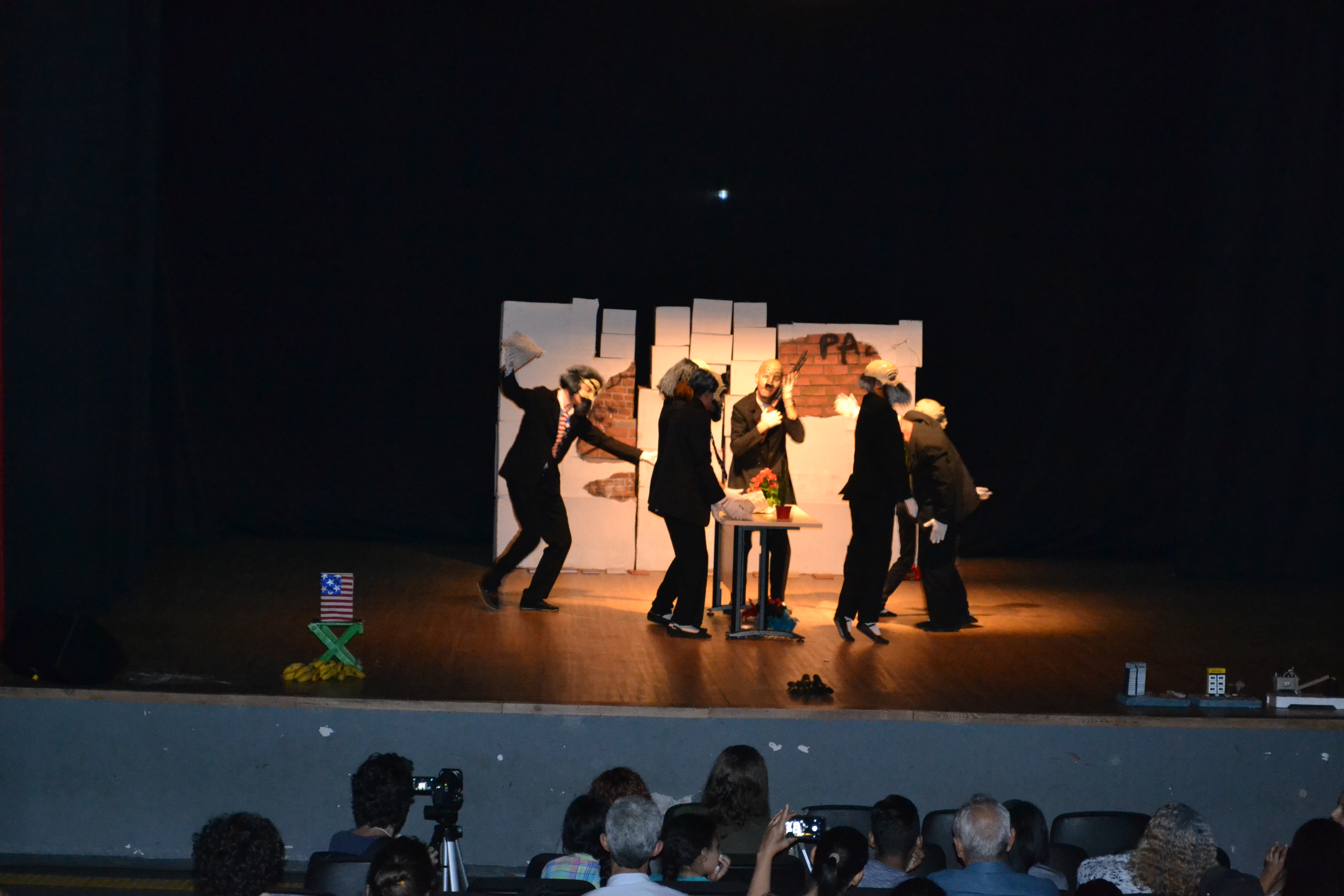 Encerramento dos eventos teve peça de Teatro "Mesa Verde e Amarela" com participação de artistas da Escola de Teatro de Anápolis