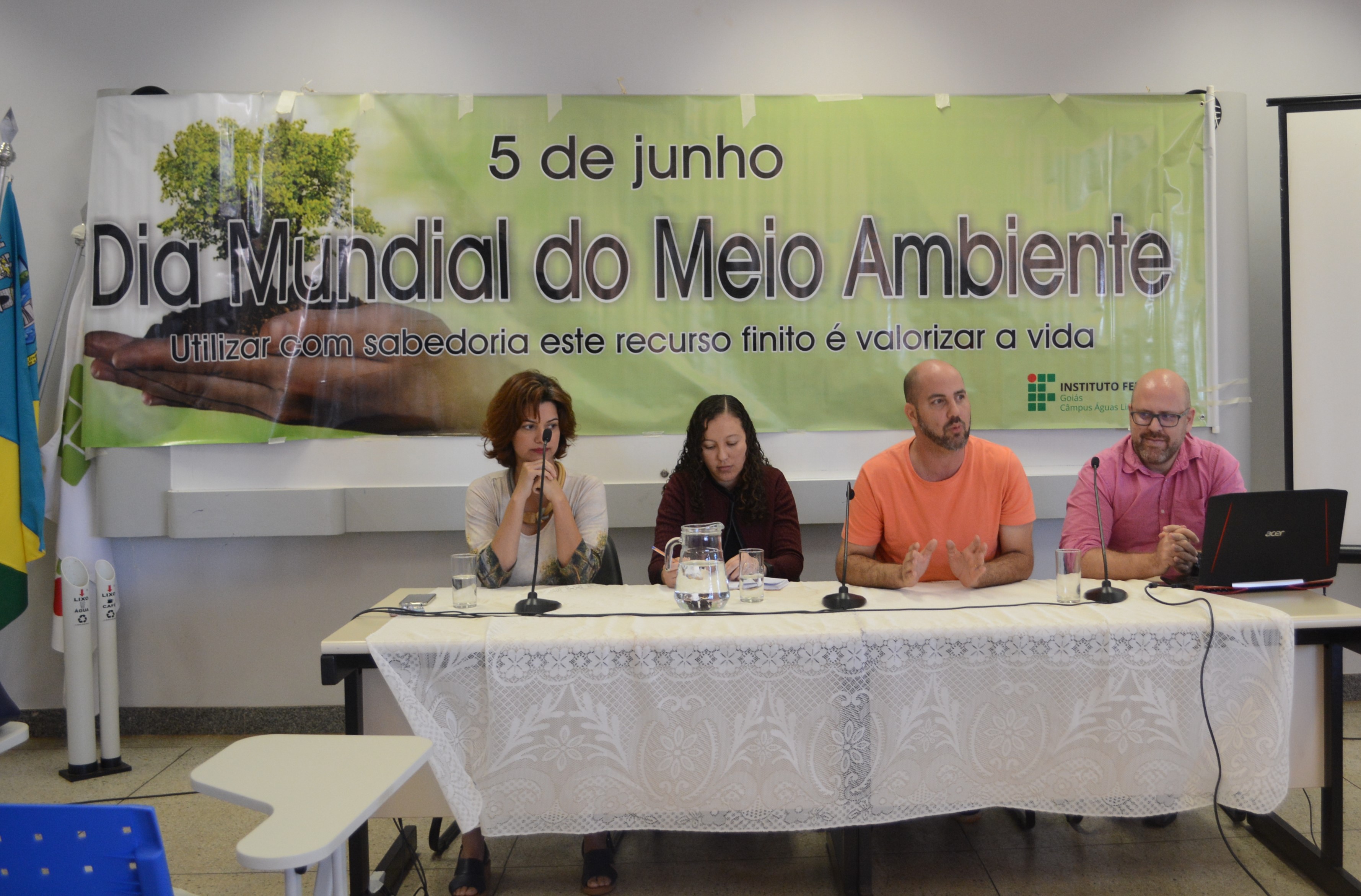 Mesa redonda "Sustentabilidade e suas aplicações: cultivo de alimentos, mercado de trabalho e produções jornalísticas" Mesa redonda "Sustentabilidade e suas aplicações: cultivo de alimentos, mercado de trabalho e produções jornalísticas"