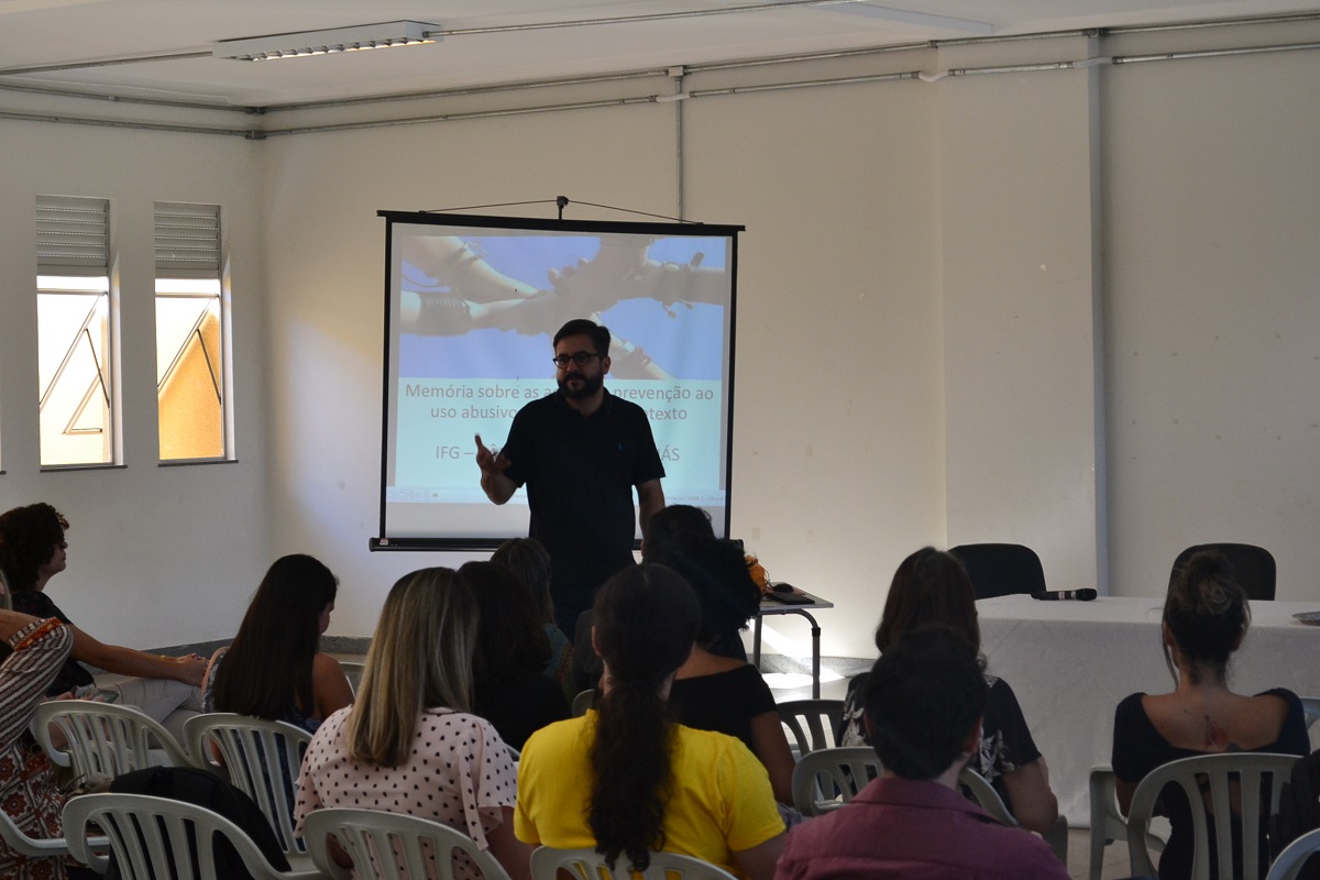 Chefe de departamento, Leandro Carvalho, fez a abertura da programação do dia Chefe de departamento, Leandro Carvalho, fez a abertura da programação do dia