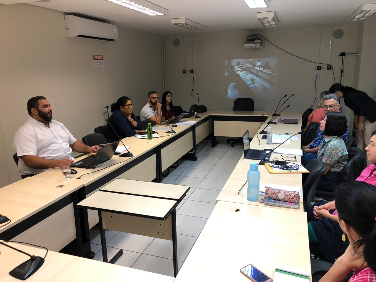 Reunião entre representantes das Relações Internacionais nos câmpus imagem sem descrição.