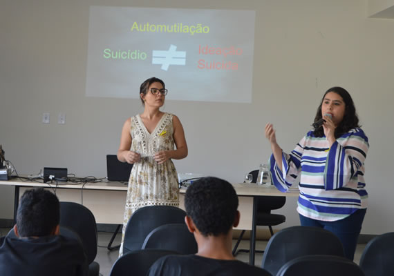 Psicólogos ministraram palestras e realizaram dinâmicas Psicólogos ministraram palestras e realizaram dinâmicas