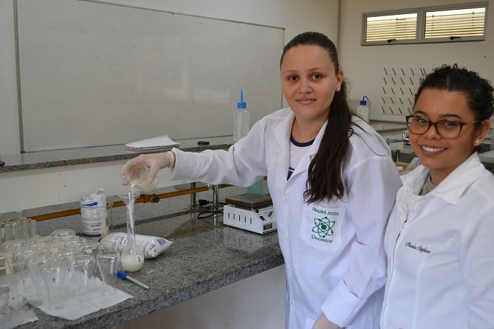 Além de Thainá e Maria Stéfane, outra estudante da Licenciatura e um egresso do mesmo curso fazem parte da equipe, juntamente com o docente Leonardo Magalhães