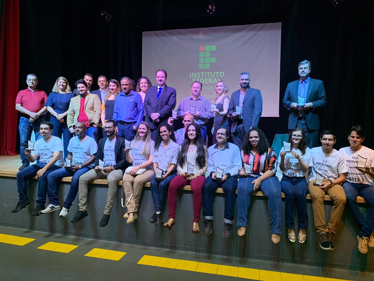 Autoridades e homenageados da noite Autoridades e homenageados da noite