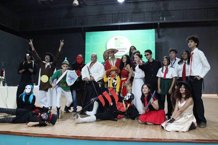 Participantes do Concurso de Cosplay fazem foto após disputa Participantes do Concurso de Cosplay fazem foto após disputa