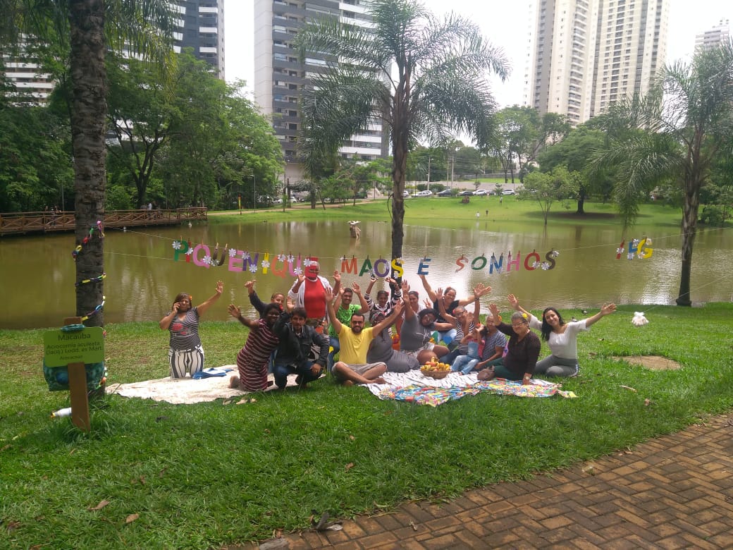 Um dos sonhos realizados foi conhecer Goiânia. Aqui a turma aproveitou para fazer um piquenique em um dos parques da cidade Um dos sonhos realizados foi conhecer Goiânia. Aqui a turma aproveitou para fazer um piquenique em um dos parques da cidade