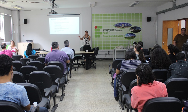 A diretora-geral do Câmpus Aparecida de Goiânia, professora Ana Lucia Siqueira de Oliveira, apresentou o detalhamento de aquisições orçamentárias de 2019 e o planejamento para 2020 A diretora-geral do Câmpus Aparecida de Goiânia, professora Ana Lucia Siqueira de Oliveira, apresentou o detalhamento de aquisições orçamentárias de 2019 e o planejamento para 2020