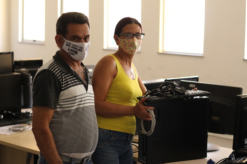 Entrega dos computadores que ocorreu na semana passada Entrega dos computadores que ocorreu na semana passada