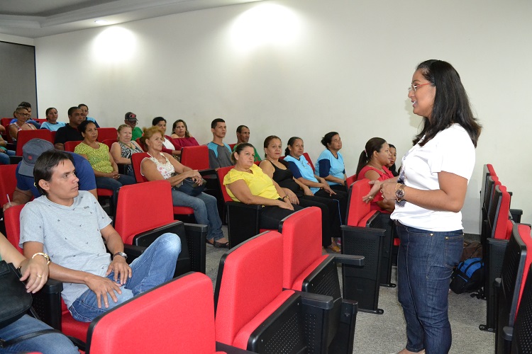 Palestra foi conduzida pela psicóloga da CAS Câmpus Goiânia, Rose Helen Shimabuku