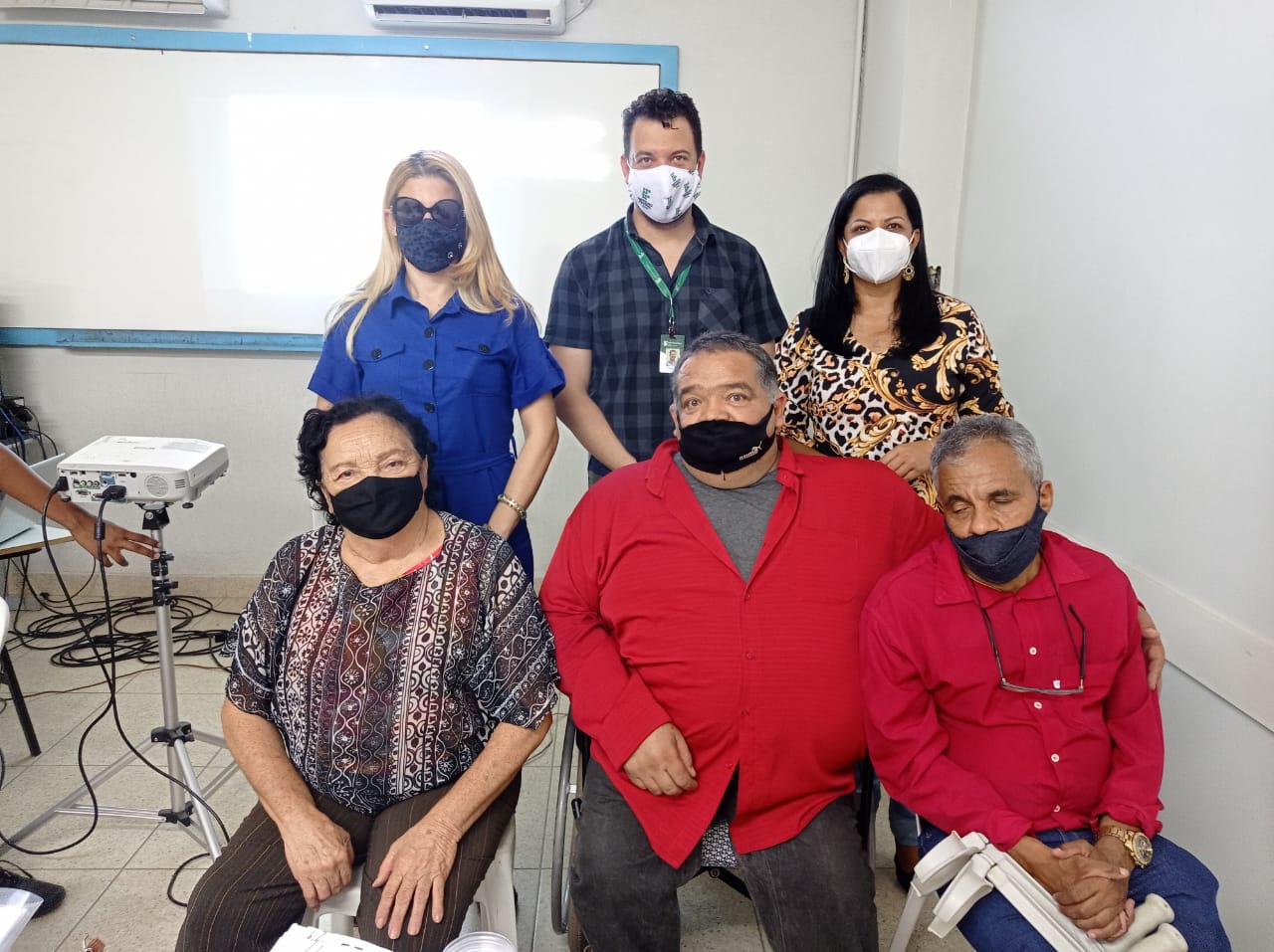 Na foto, presidente da Fedeg, Suellen Fernandes; diretor-geral do IFG/Câmpus Formosa, Thiago Gonçalves Dias; vereadora Simone Ribeiro; presidente de honra da Fedeg, Maria de Deus; estudante do IFG, Mário; e presidente da Associação dos Deficientes de Formosa, Geraldino Ferreira do Prado