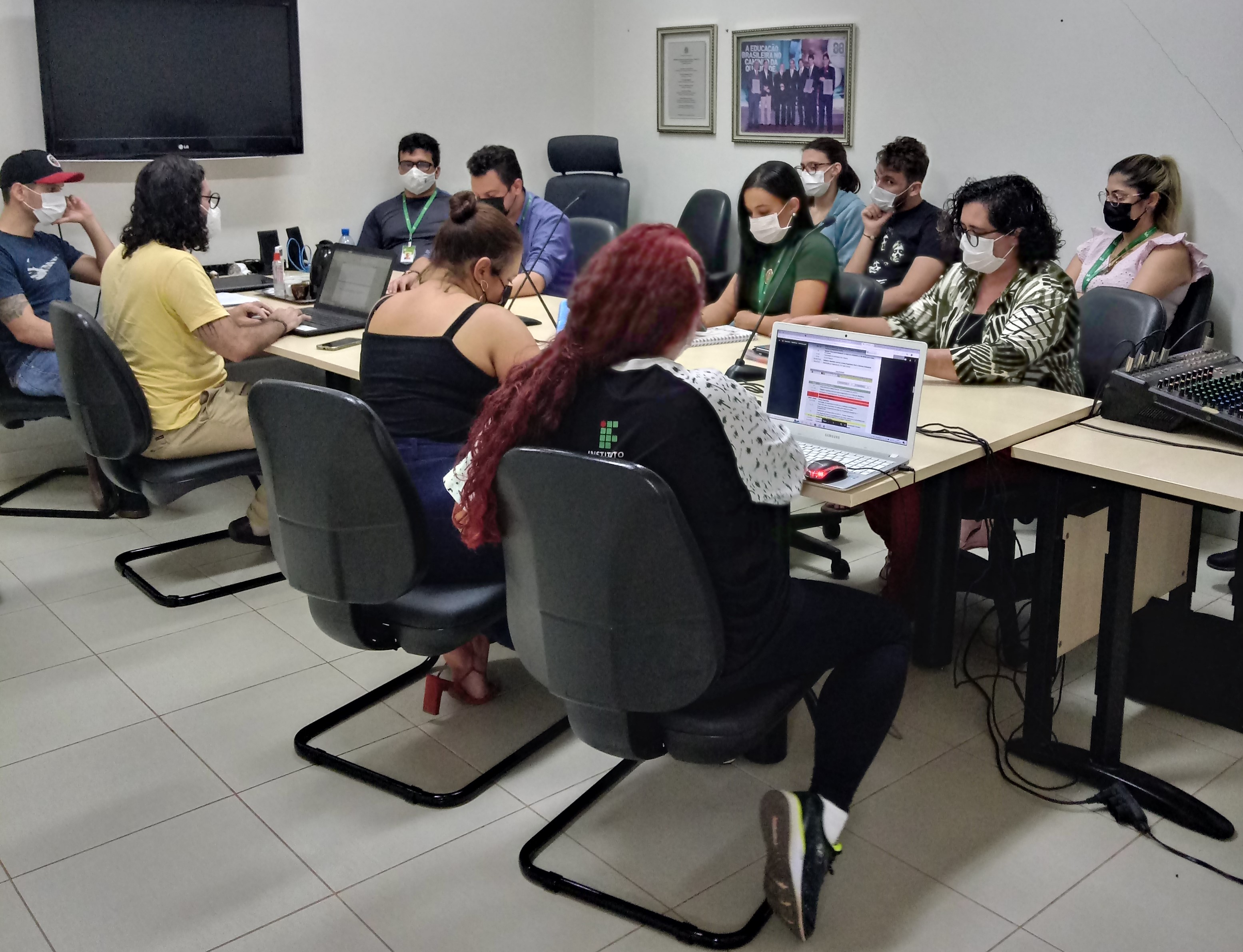 Comunidade acadêmica pode decidir individualmente se usa ou não a máscara Comunidade acadêmica pode decidir individualmente se usa ou não a máscara