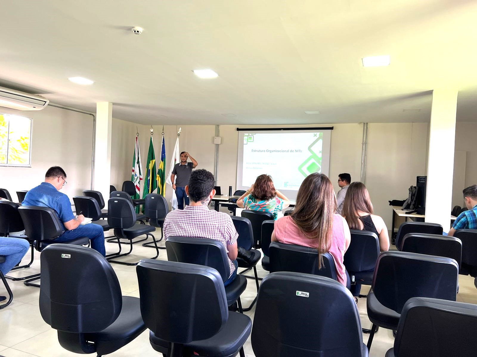 1ª reunião da comissão de trabalho, realizada na reitoria 1ª reunião da comissão de trabalho, realizada na reitoria