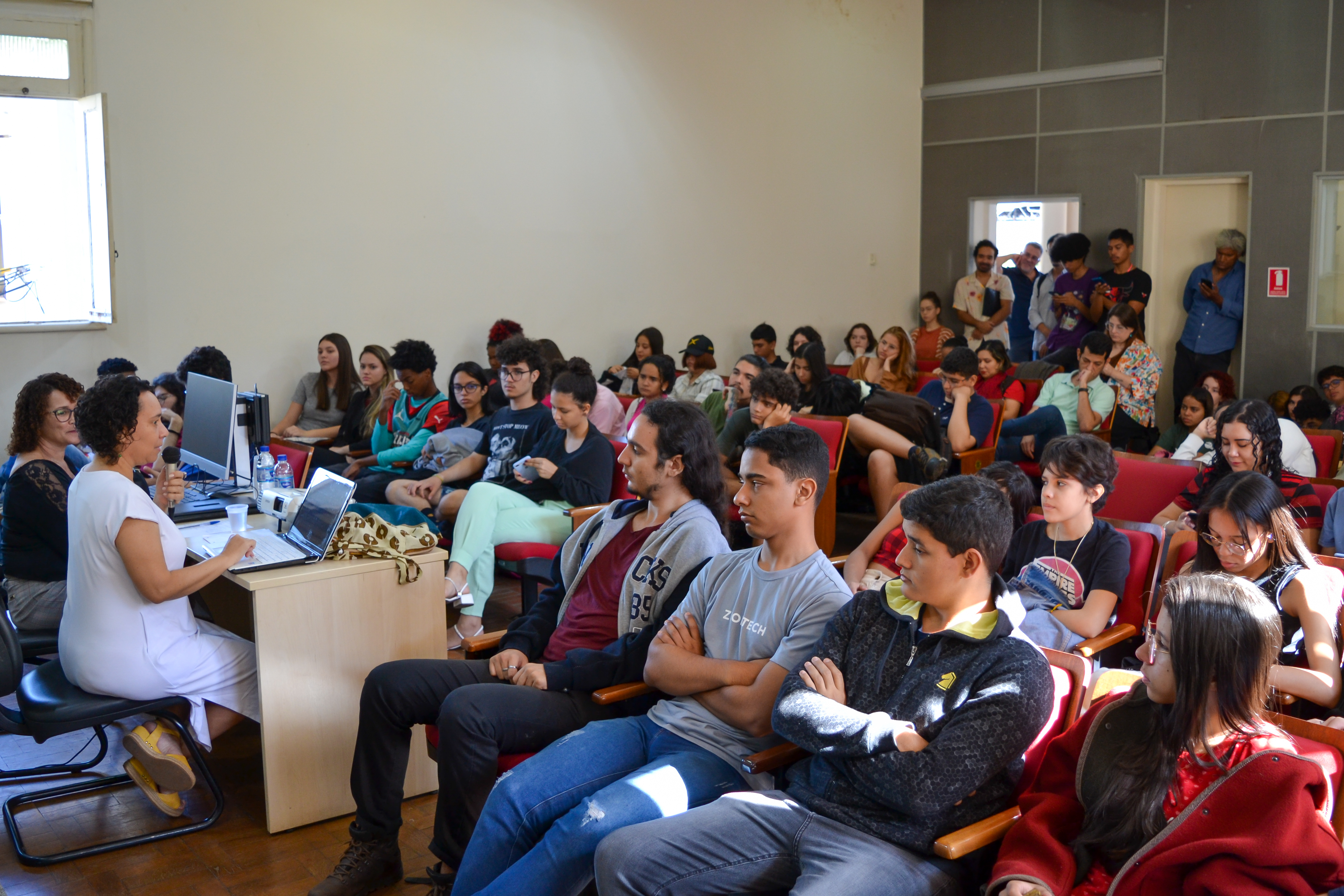 Seminário reuniu estudantes e pesquisadores no auditório Julieta Passos Seminário reuniu estudantes e pesquisadores no auditório Julieta Passos