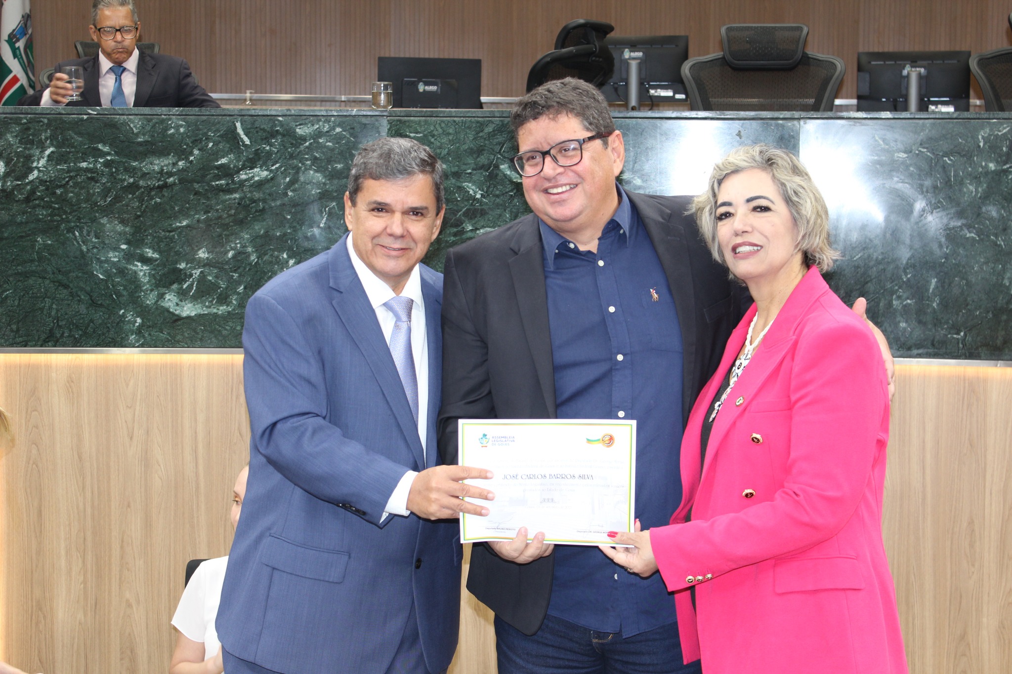 Professor José Carlos Barros Silva, ex-diretor do Câmpus Luziânia, com a reitora do IFG, professora Oneida e o deputado estadual George Moraes