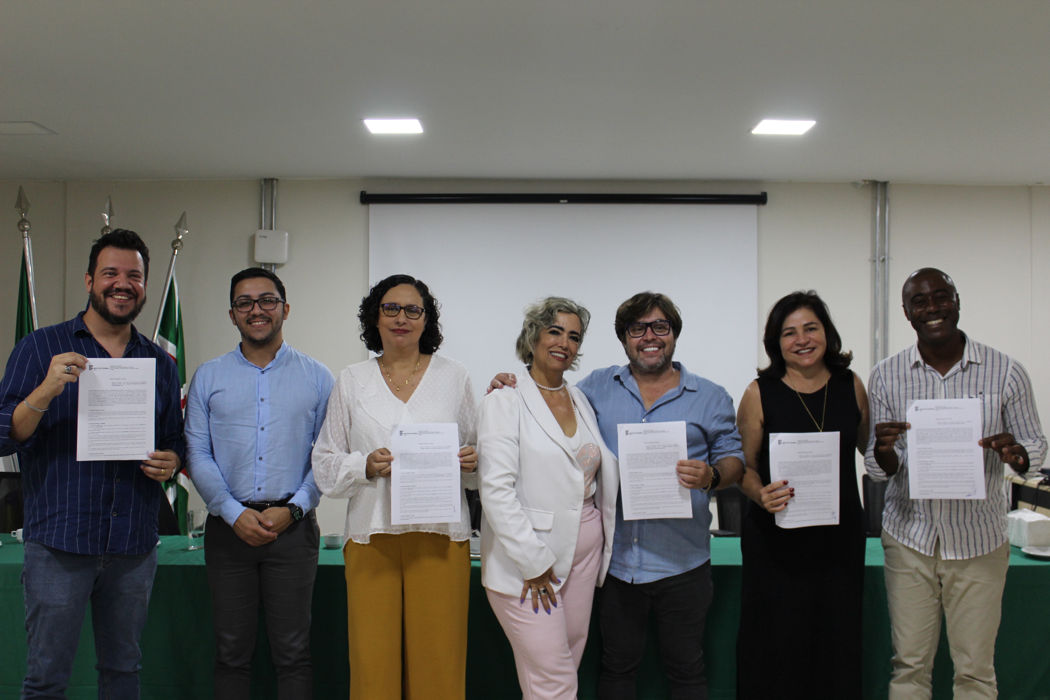 Solenidade de formalização das assinaturas dos contratos dos novos restaurantes estudantis dos câmpus Anápolis, Formosa, Águas Lindas e Goiânia Oeste e do contrato de construção do prédio da assistência estudantil do Câmpus Goiânia foi realizada na Reitoria do IFG. Solenidade de formalização das assinaturas dos contratos dos novos restaurantes estudantis dos câmpus Anápolis, Formosa, Águas Lindas e Goiânia Oeste e do contrato de construção do prédio da assistência estudantil do Câmpus Goiânia foi realizada na Reitoria do IFG.