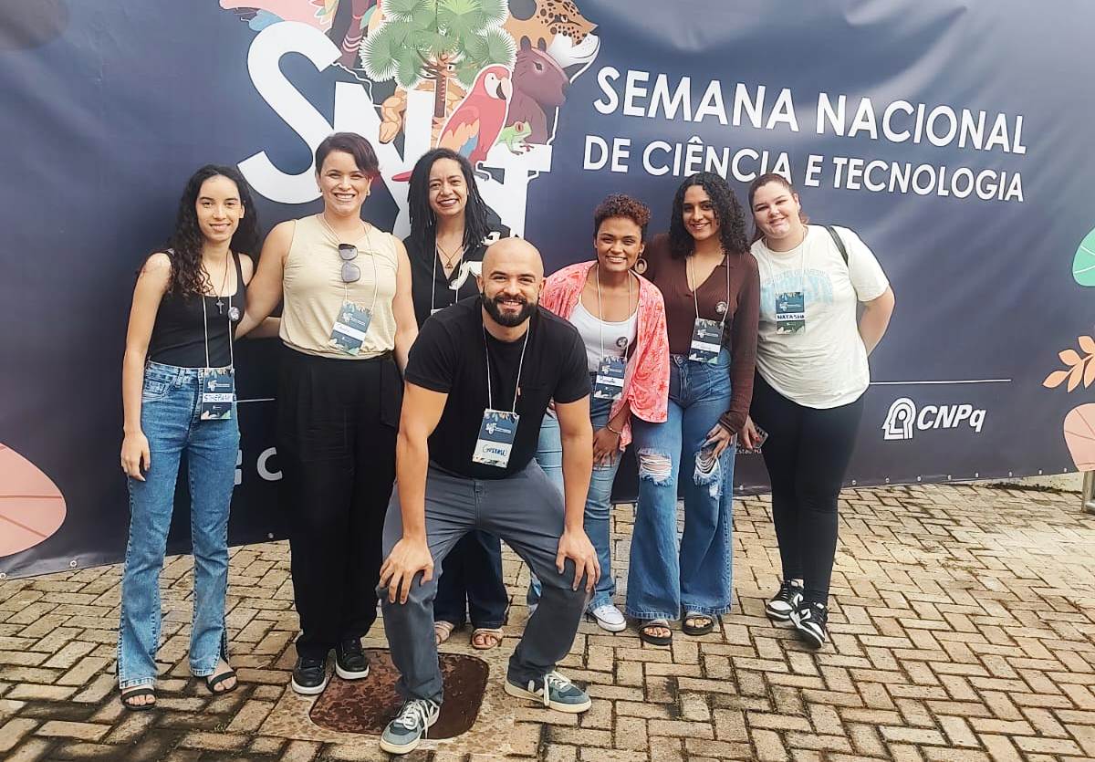 Professores e alunos do Câmpus, na SNCT do IFG, em Goiânia Professores e alunos do Câmpus, na SNCT do IFG, em Goiânia