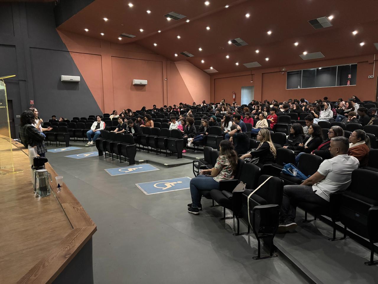 Evento foi realizado no teatro Professor Wemerson Martins Medeiros