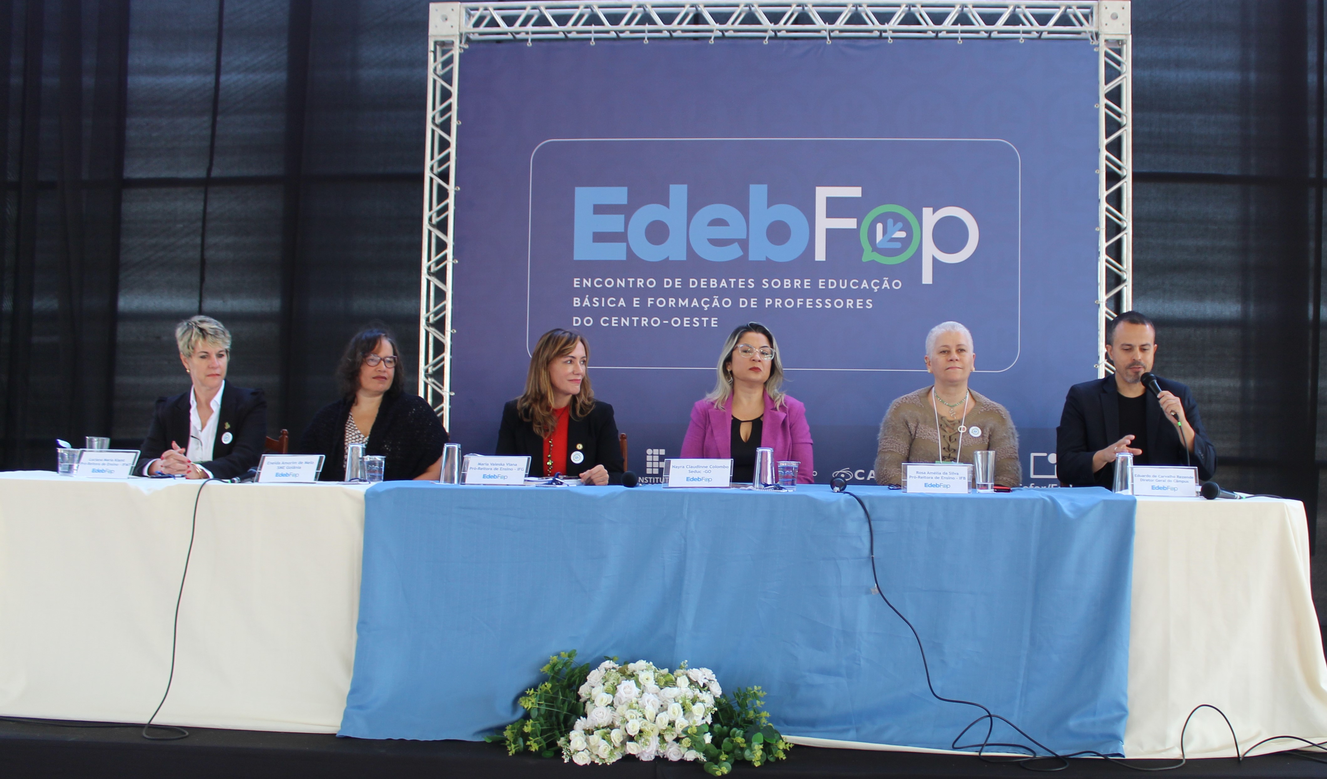 Participantes da solenidade de abertura do EdebFop fizeram a defesa da formação de professores Participantes da solenidade de abertura do EdebFop fizeram a defesa da formação de professores