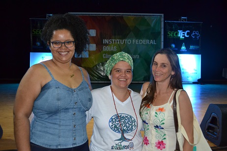 Servidora Ana Carolina, juntamente com a professoras palestrantes, Adriana e Emicléia