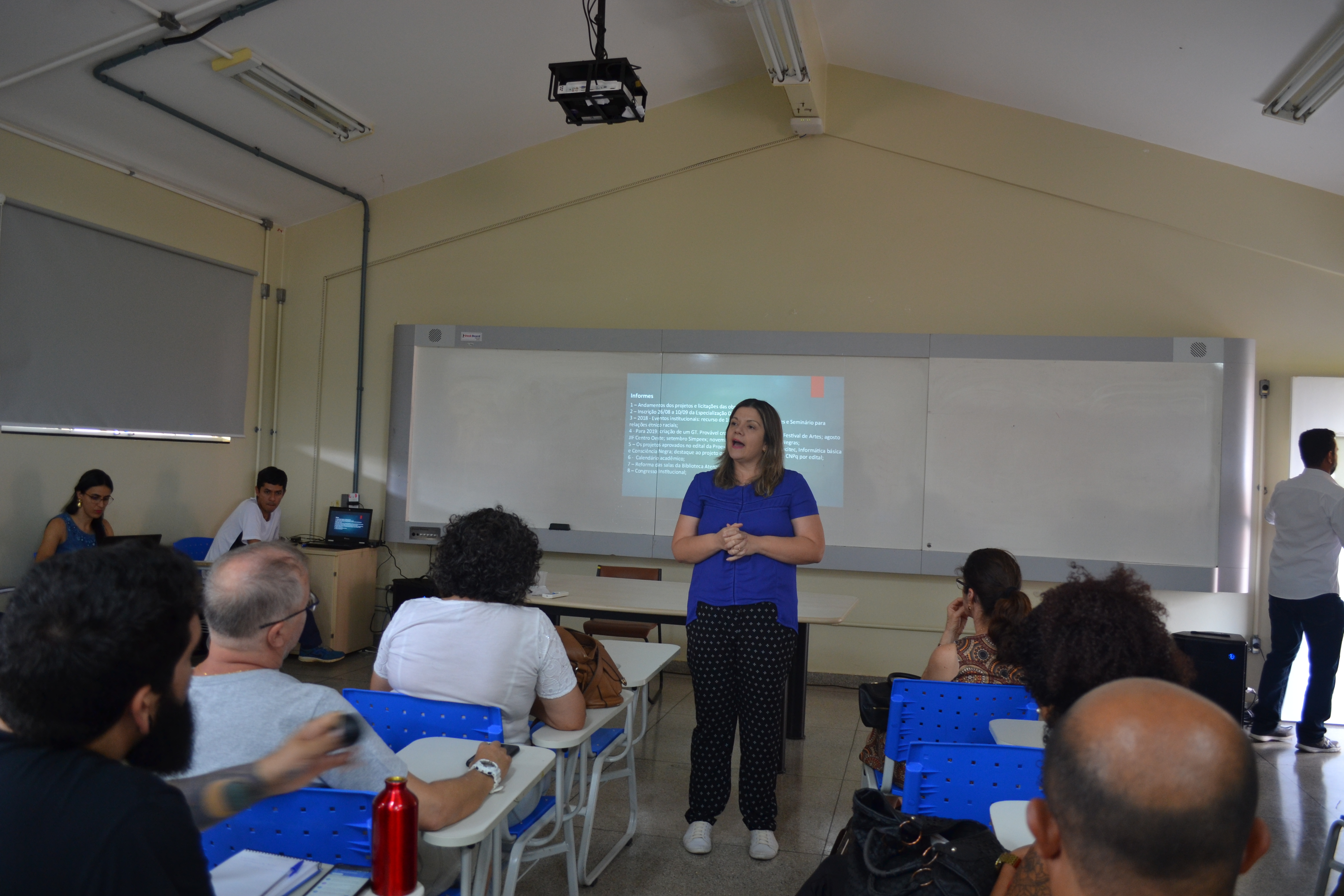 Professora Thaisa: reformulação dos projetos pedagógicos