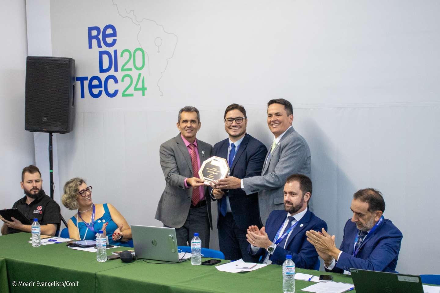 Durante a reunião, foi informado que o Conif conquistou a medalha de ouro na categoria "Cidadão Global" do Prêmio de Excelência da WFCP, com o e-book Vozes da Internacionalização: narrativas de estudantes e servidores da Educação Profissional, Científica e Tecnológica Durante a reunião, foi informado que o Conif conquistou a medalha de ouro na categoria "Cidadão Global" do Prêmio de Excelência da WFCP, com o e-book Vozes da Internacionalização: narrativas de estudantes e servidores da Educação Profissional, Científica e Tecnológica