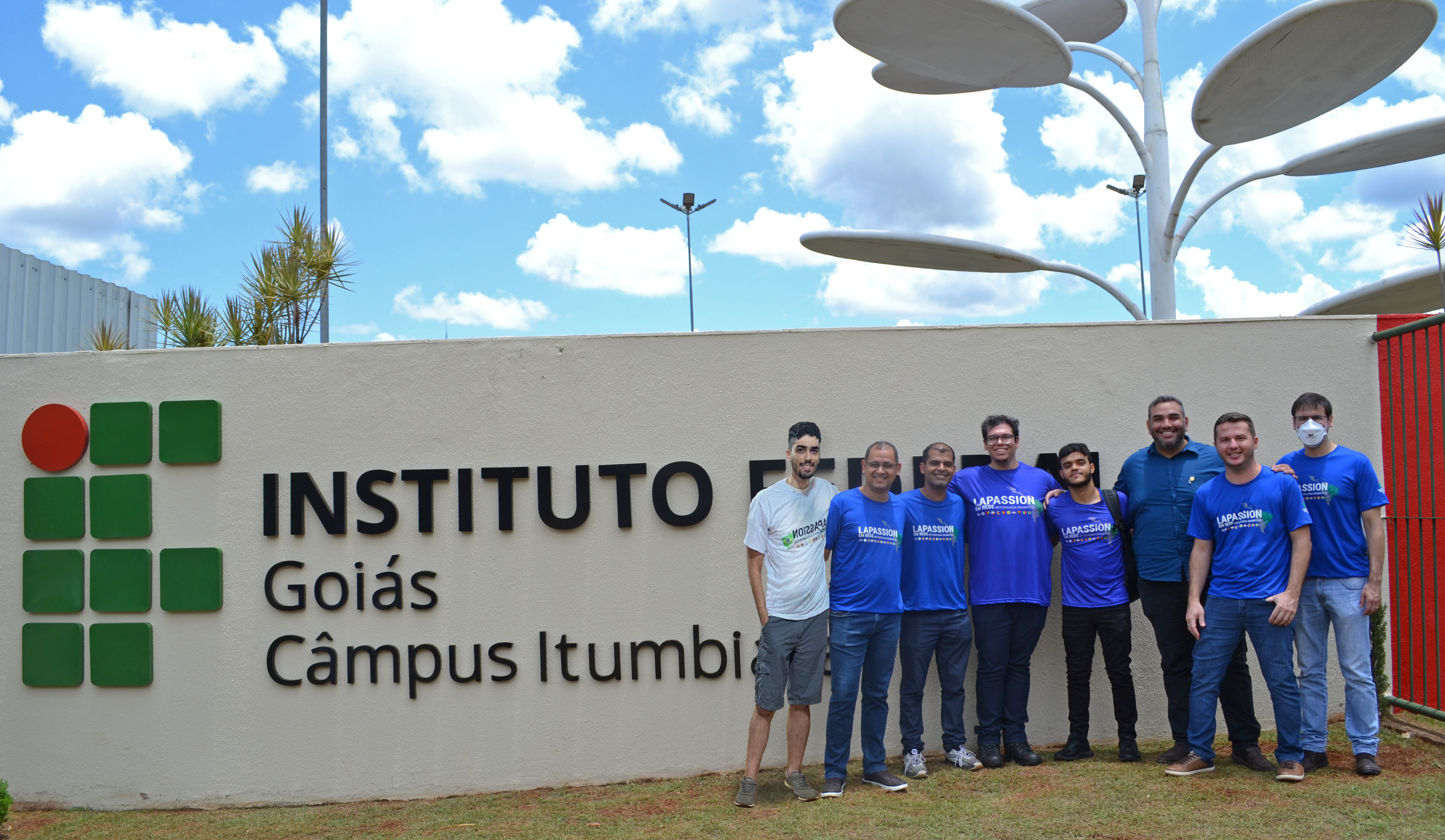 Equipe do projeto: Matheus Cabral (egresso de Engenharia Elétrica e idealizador da metodologia Brampssol e do Lapassion em Rede), Ghunter Paulo Viajante (professor e idealizador da metodologia e do Lapassion em Rede) Josemar Alves dos Santos Junior (professor e coordenador da equipe gestora do Lab. Maker), João Eduardo (estudante de Engenharia de Automação e idealizador da metodologia e do Lapassion em Rede), Nelson Rodrigues Silva (egresso de Engenharia Elétrica e idealizador da metodologia e do Lapassion em Rede), Luciano Perilo (APDI do IFG e participou da concepção da primeira edição do Lapassion em Rede enquanto projeto), Marcelo Escobar (professor e idealizador da metodologia e do Lapassion em Rede) e Geovani Aud Lourenço (professor e membro da equipe do lab. Maker)