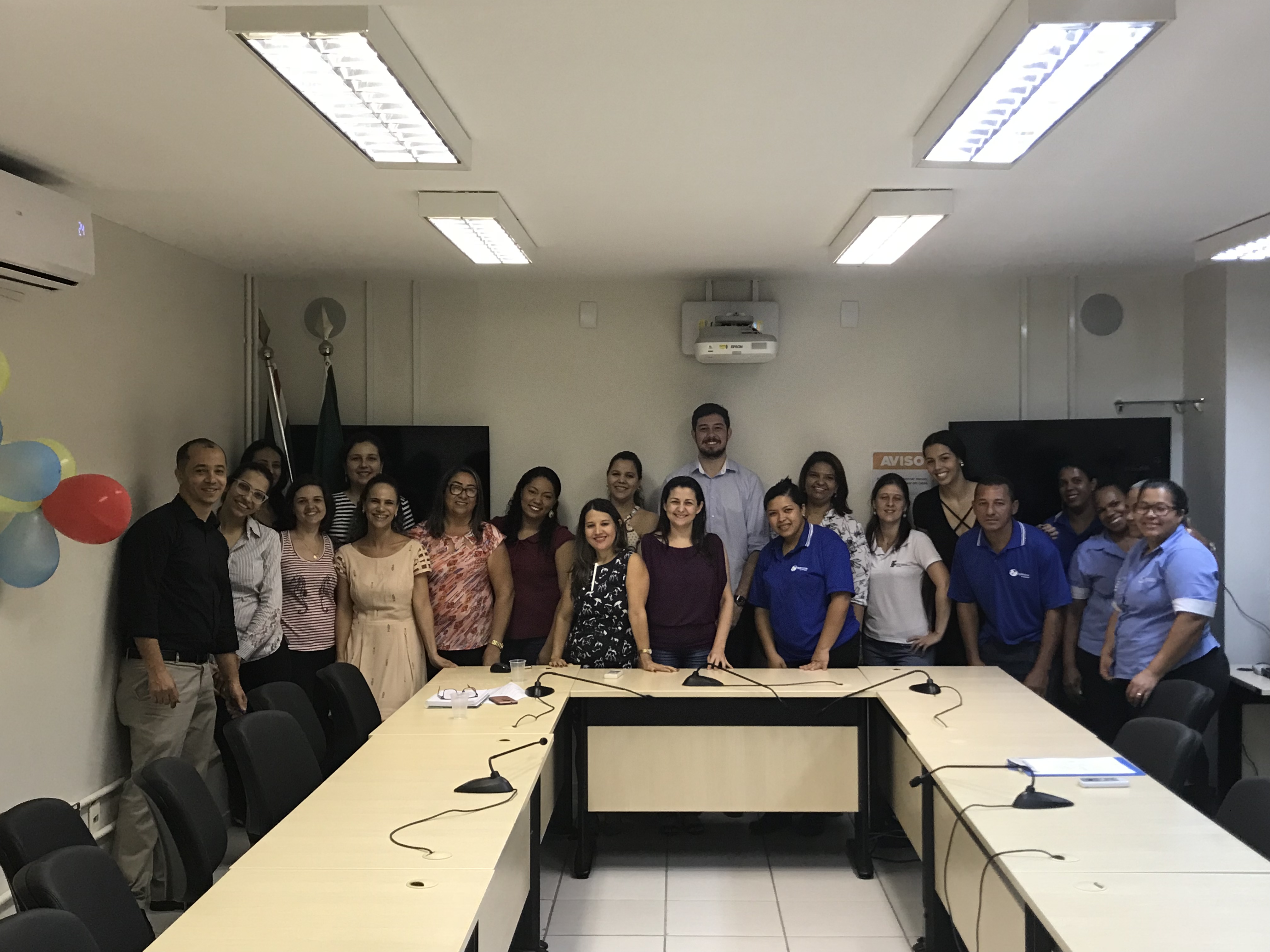 Servidores do IFG e terceirizados assistiram à palestra ministrada pelo psicólogo Junny Marcos dos Santos Reis