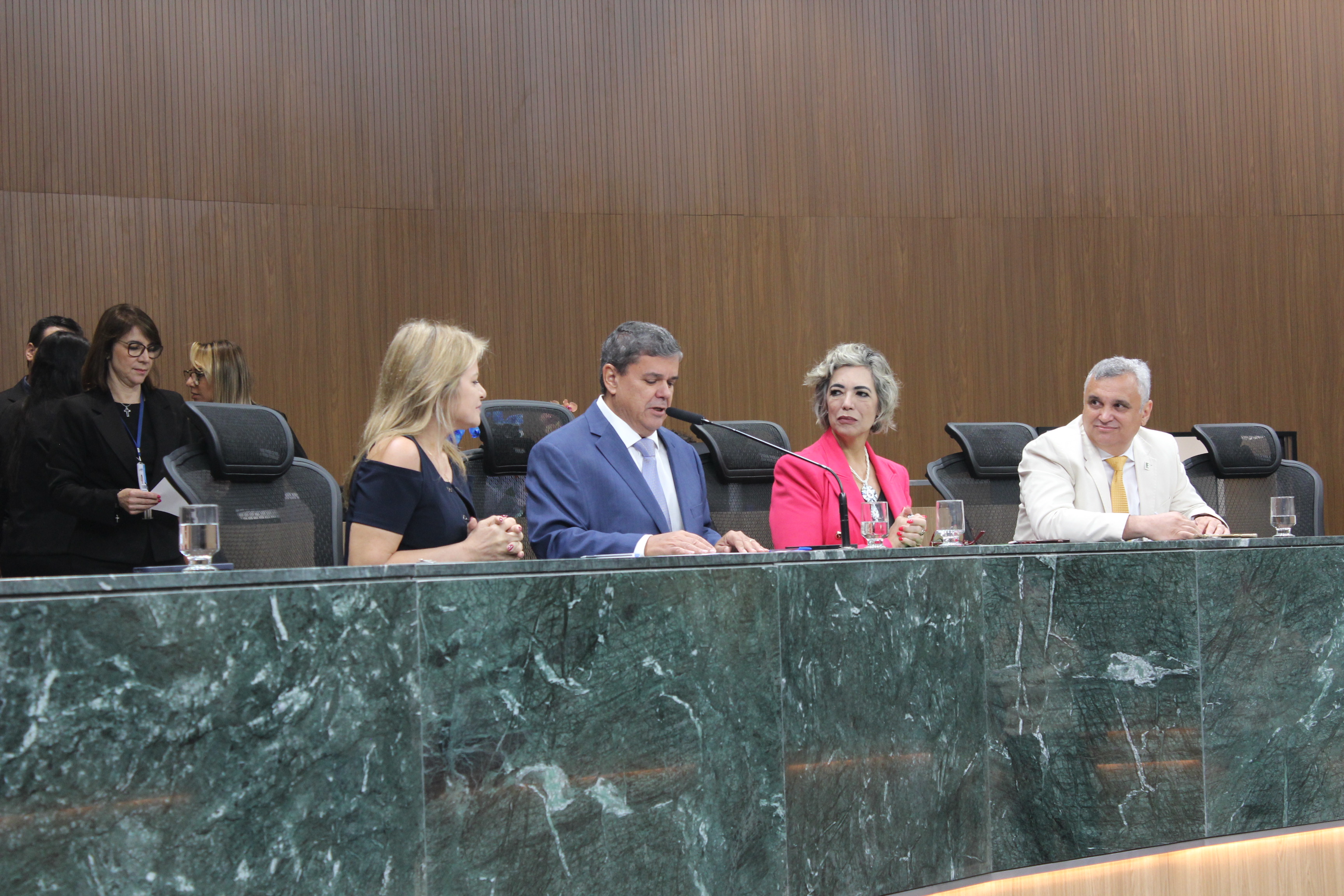 Mesa da sessão solene em homenagem ao IFG e servidores