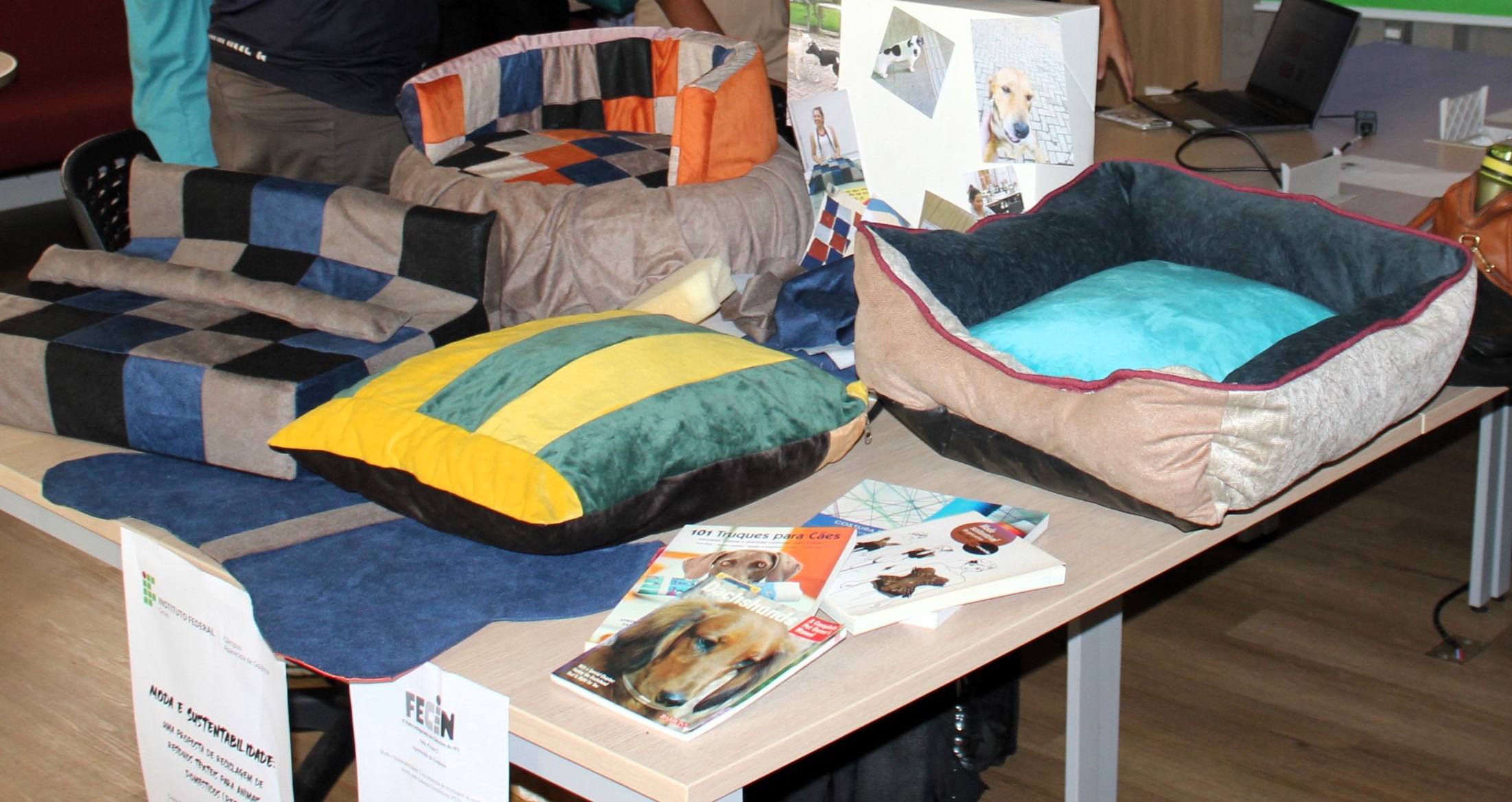 Moda sustentável - Acessórios para pets confeccionados com resíduos têxteis - 2º lugar na categoria EJA na ciência Moda sustentável - Acessórios para pets confeccionados com resíduos têxteis