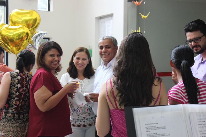 O reitor Jerônimo Rodrigues da Silva participou da confraternização no hall da Reitoria