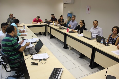 Comissão Central Sistematizadora reunida na sala de Reuniões da Reitoria